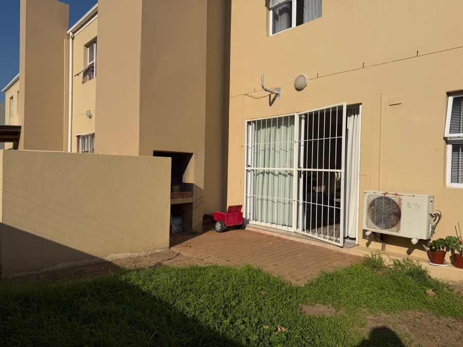 2 Bedroom Property for Sale in Gordons Bay Central Western Cape